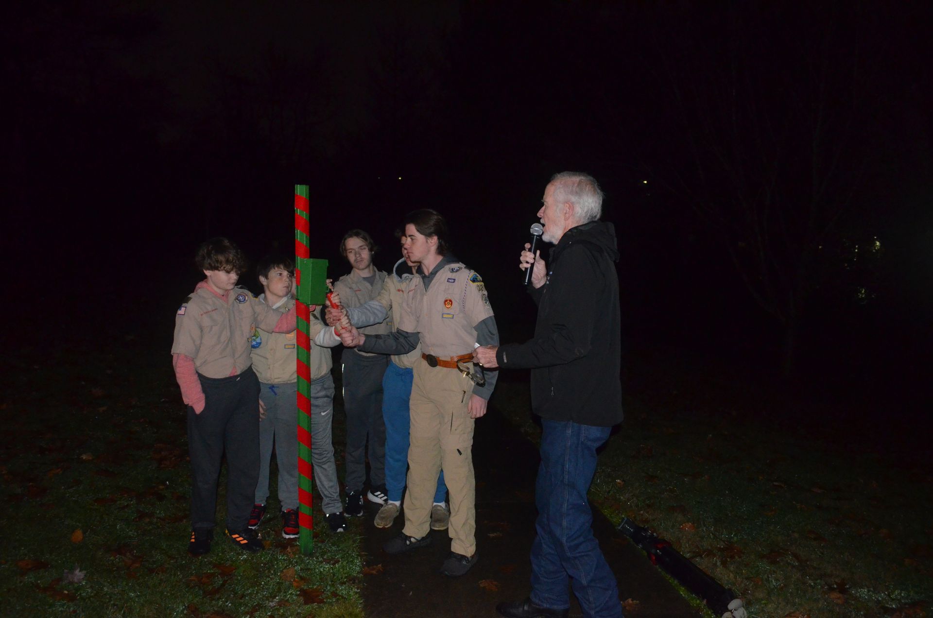 Light Up Middletown Mayor and Boy Scouts